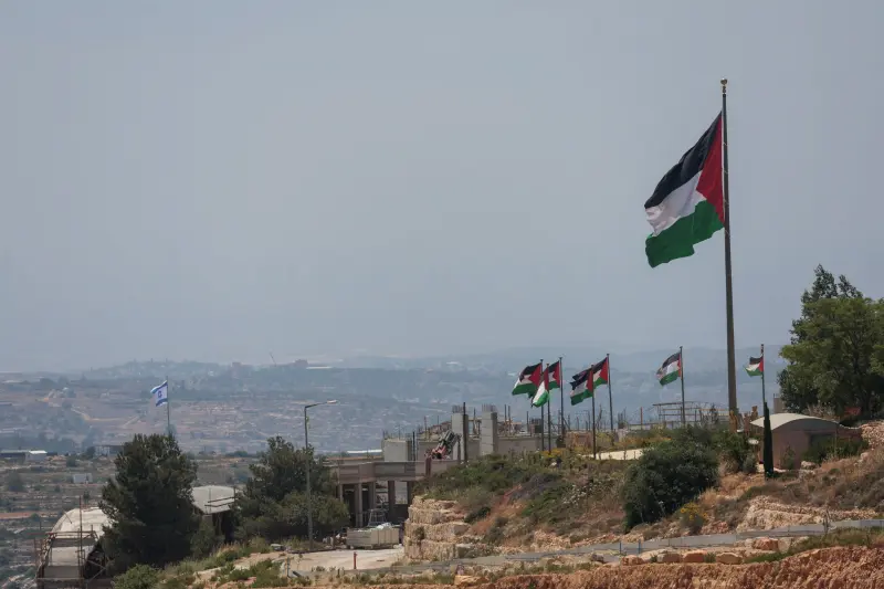 Colonos israelíes en Cisjordania enfrentan sanciones económicas y restricciones migratorias de seis países ante el aumento de violencia contra palestinos en territorio ocupado