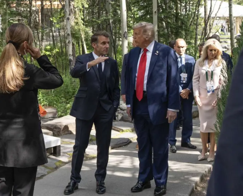 Advierte Macron incógnitas en tratado de paz firmado por Trump
