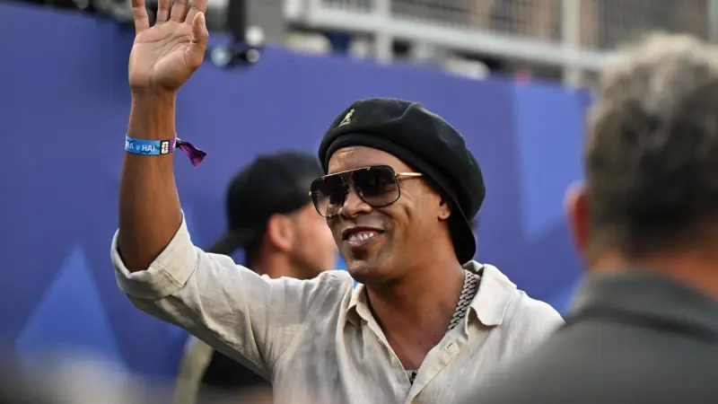 Ronaldinho regresa al fútbol a los 46 años para jugar en la 3ª italiana
