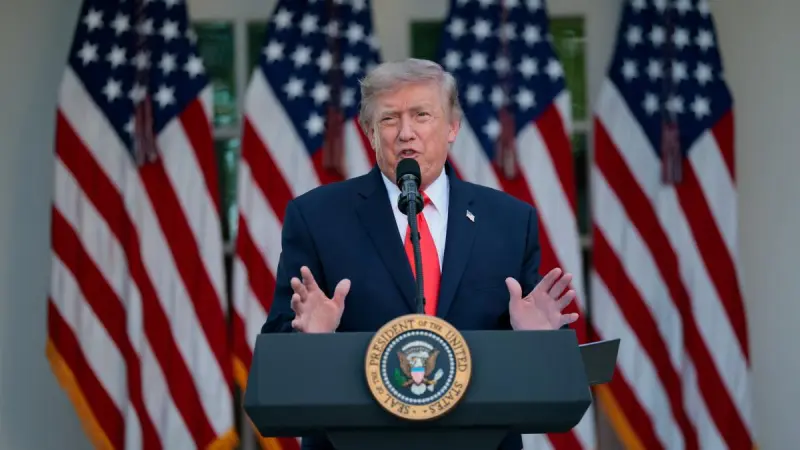 Trump acusa a Irán de atacar con drones buques en el estrecho de Ormuz y violar el acuerdo