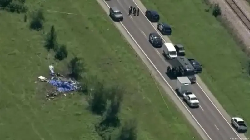 Mueren 12 personas al estrellarse avioneta de paracaidismo en Missouri