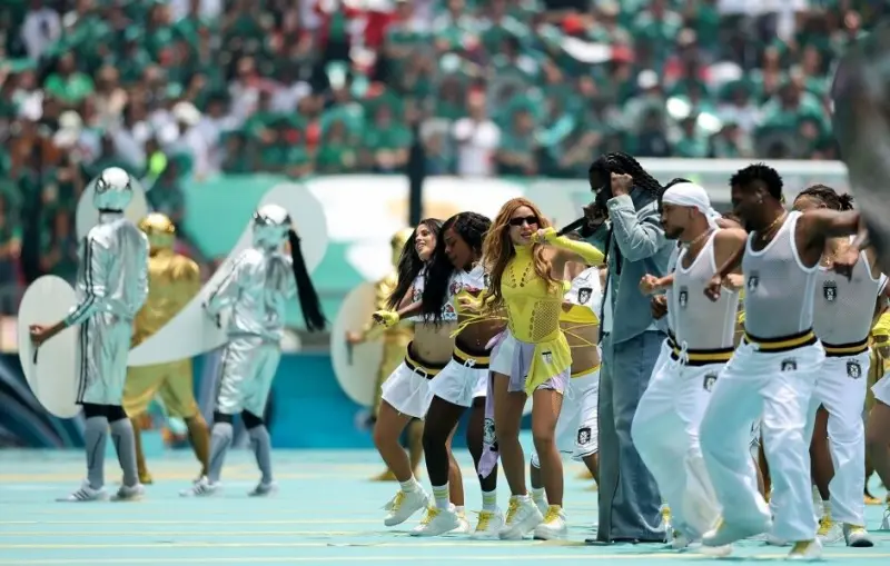 Shakira, Maná y Los Ángeles Azules celebran la cultura mexicana