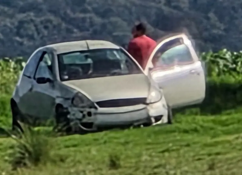 Descubren a pareja teniendo relaciones dentro de auto en Xalatlaco