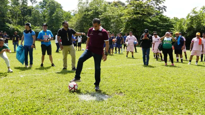 Yamil Melgar impulsa el deporte en comunidades de Tapachula