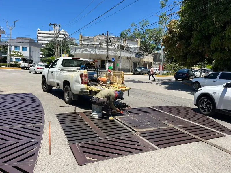 Mantiene Gobierno de Acapulco rehabilitación de rejillas pluviales 