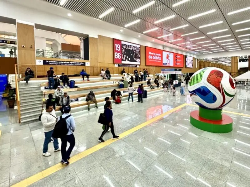 Un renovado AICM da la bienvenida a una afluencia de turistas que aún no despega