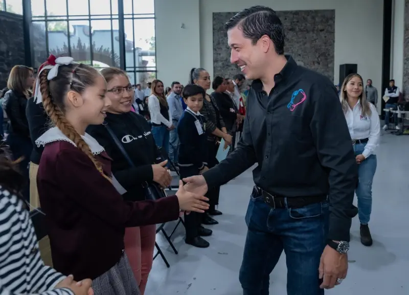 Reconoce Rodrigo Monsalvo la voz y liderazgo de niñas, niños y adolescentes en El Marqués
