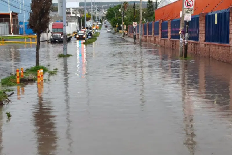 Reportan encharcamientos en Querétaro tras fuertes lluvias de este sábado