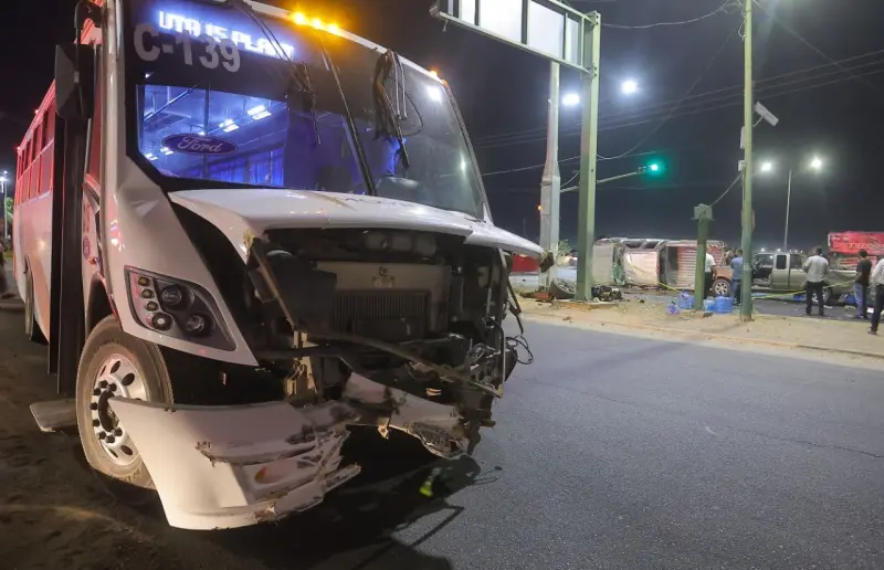 Choque triple en carretera a la Colorada deja cuatro lesionados