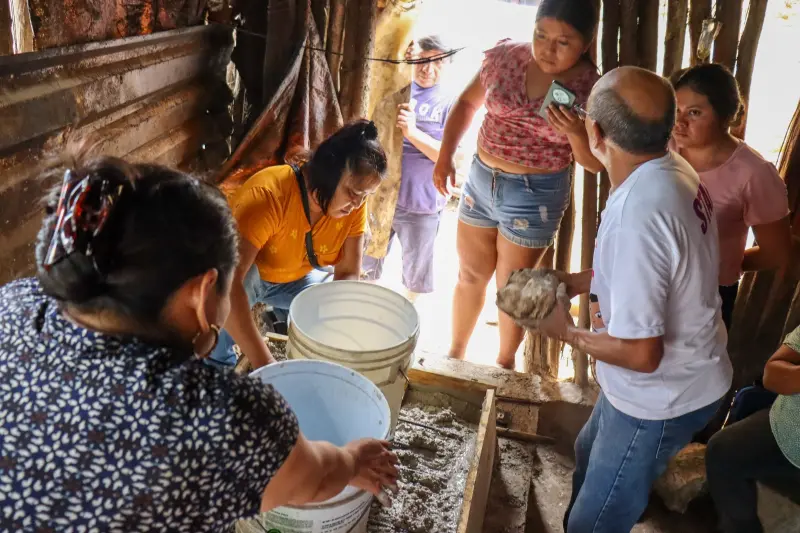 Capacitan a 139 familias de Yucatán en construcción de fogones