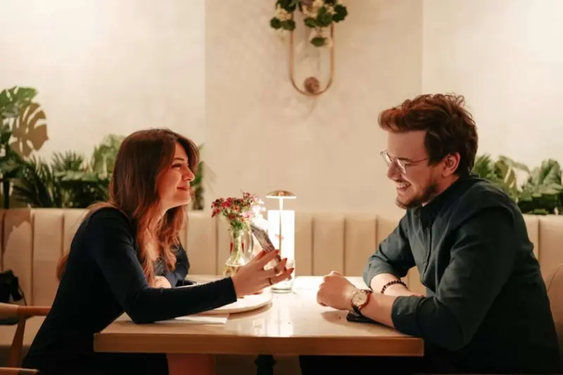¿Pueden ser solo amigos? La ciencia desmonta el mito entre hombres y mujeres