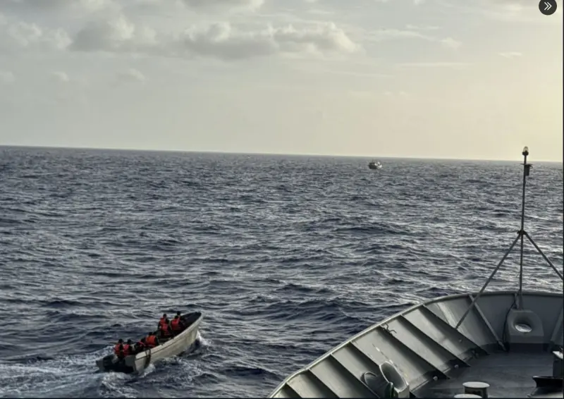 Armada de México rescata a cuatro náufragos extranjeros en aguas del Caribe
