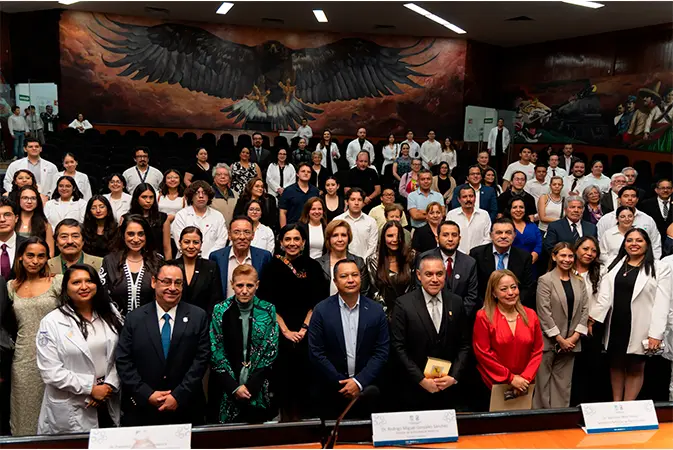 Presenta Facultad de Medicina libro que analiza los desafíos del sistema de salud