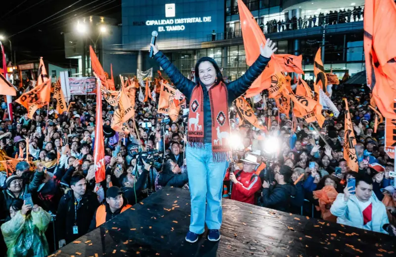 Perú en vilo: Keiko Fujimori obtiene una estrecha ventaja en los sondeos a boca de urna