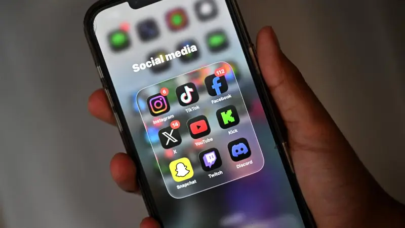 Redes sociales y videos en línea superan a los medios tradicionales para informar