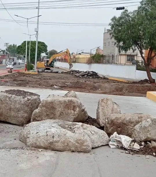 Presumen modernidad en Tultitlán; entregan puente entre escombros