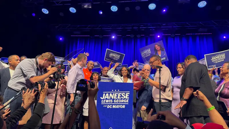 La socialista Janeese Lewis gana las primarias y se perfila como la próxima alcaldesa de Washington D.C.