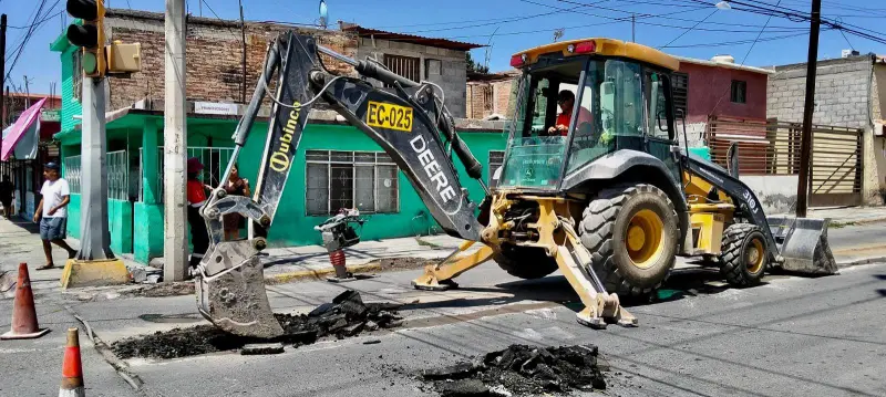 Renueva Ramos Arizpe drenaje sanitario con más de 50 años de antigüedad en zona centro