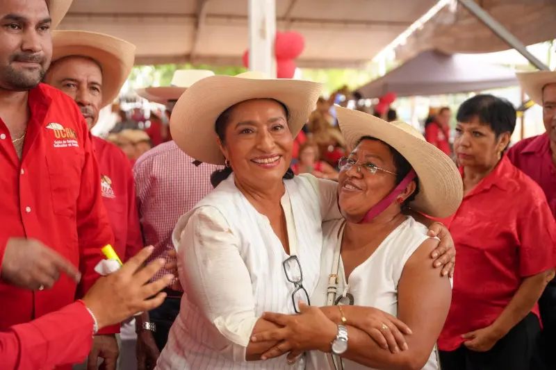 Suma Abelina López a más de 300 mil calentanos radicados en Acapulco