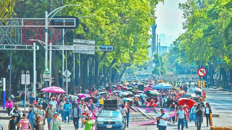 CNTE bloquea Reforma tras cancelación de reunión con Mario Delgado; prevé más protestas