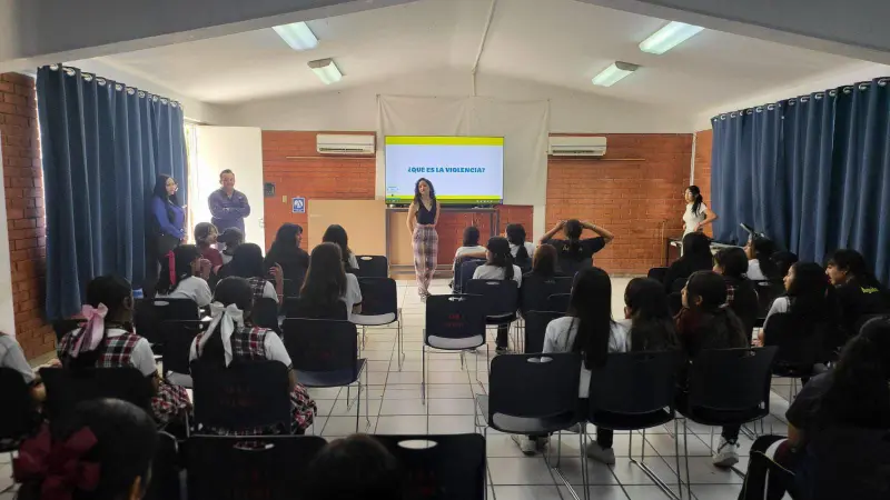 Llevan a secundarias de Torreón talleres para identificar violencia y fomentar la sororidad