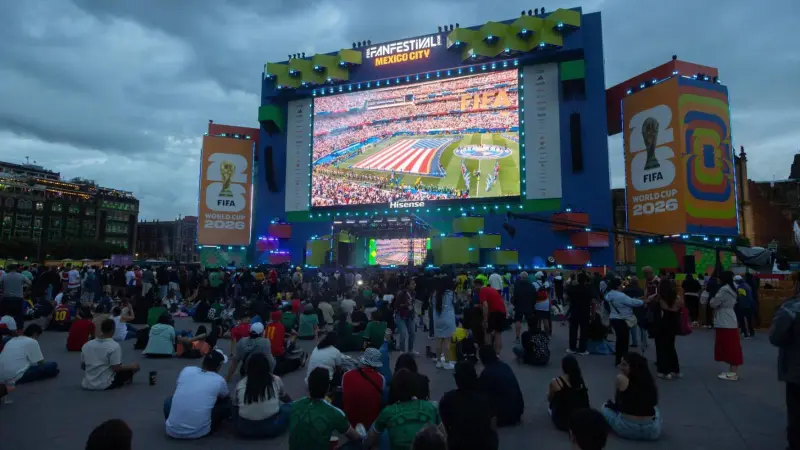 Fans se refugian en el Fan Fest de boletos caros, pero también se quejan de precios: ‘Casi como en el estadio’