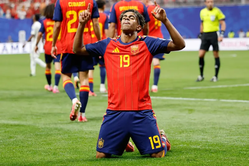 Lamine Yamal hace historia y España aplasta 4-0 a Arabia Saudita en el Mundial 202