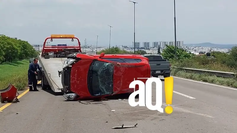 Joven busca apoyo tras volcar en Junípero Serra por evitar atropellar a un perrito