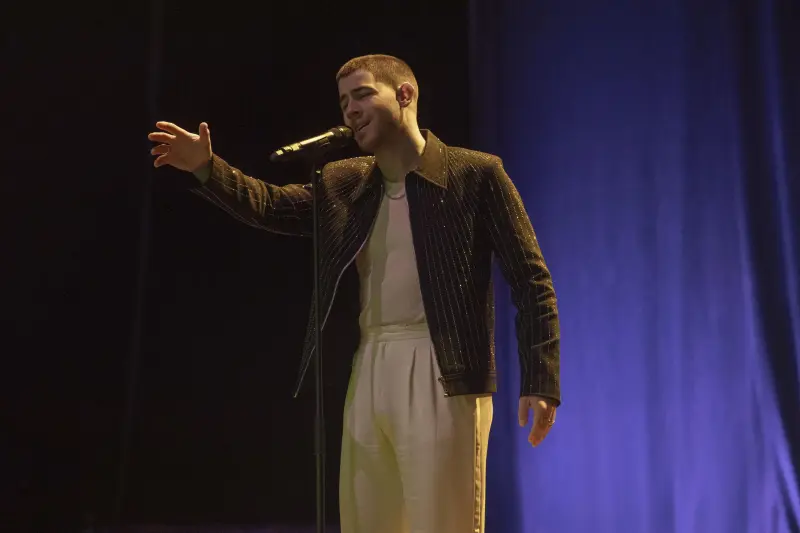 Nick Jonas regresa a la pantalla grande como un cantante que busca recuperar su fama