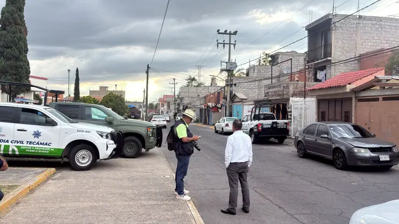 Hombre armado mantiene rehenes en domicilio de Tecámac; reportan que estaba drogado