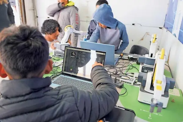 Buscan despertar el interés en ciencia y tecnología