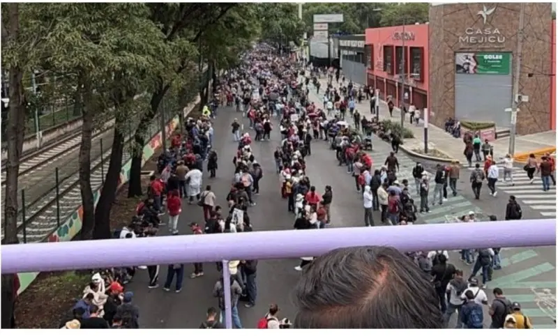 Emerge muro de concreto para impedir paso de la CNTE en Tlalpan