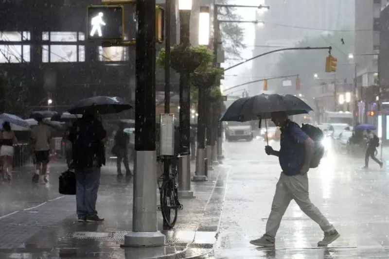 Advierten inundaciones en Nueva York por lluvias fuertes