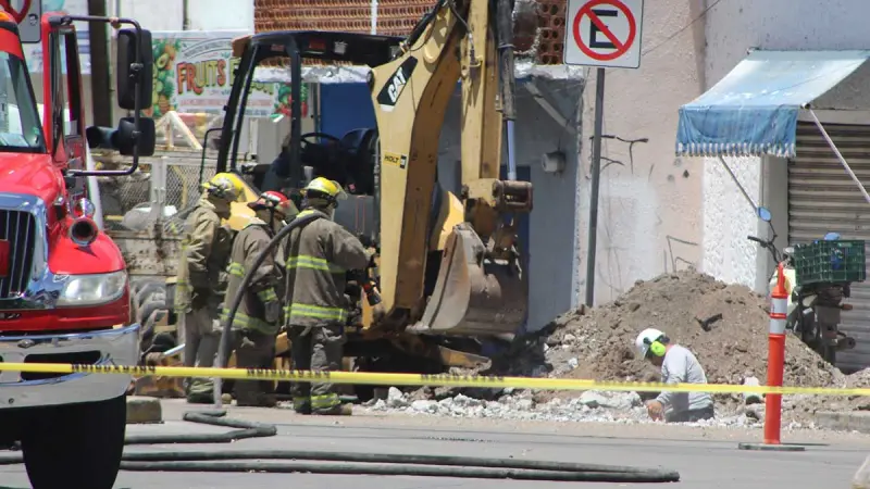 Caos en Irapuato: Rompen tubo de gas en Barrio de la Salud y evacuan a vecinos