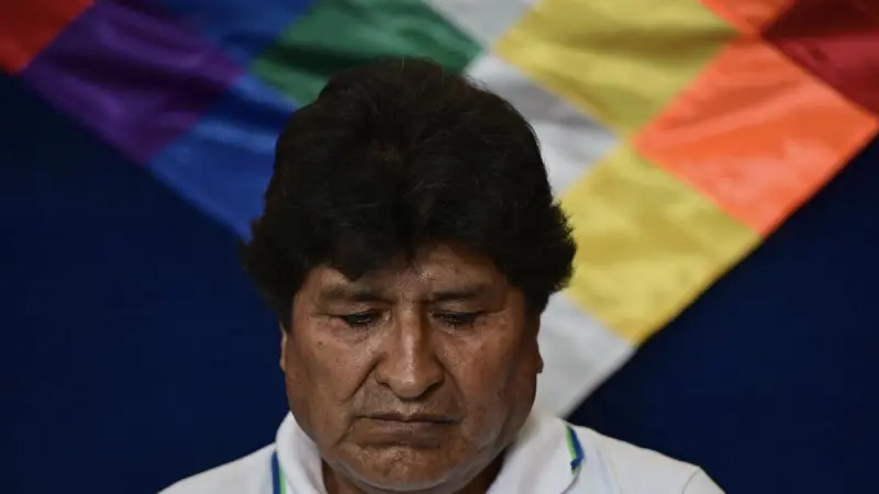El Gobierno de Bolivia acusa a Evo Morales de enviar autobuses a La Paz para "generar violencia y caos"