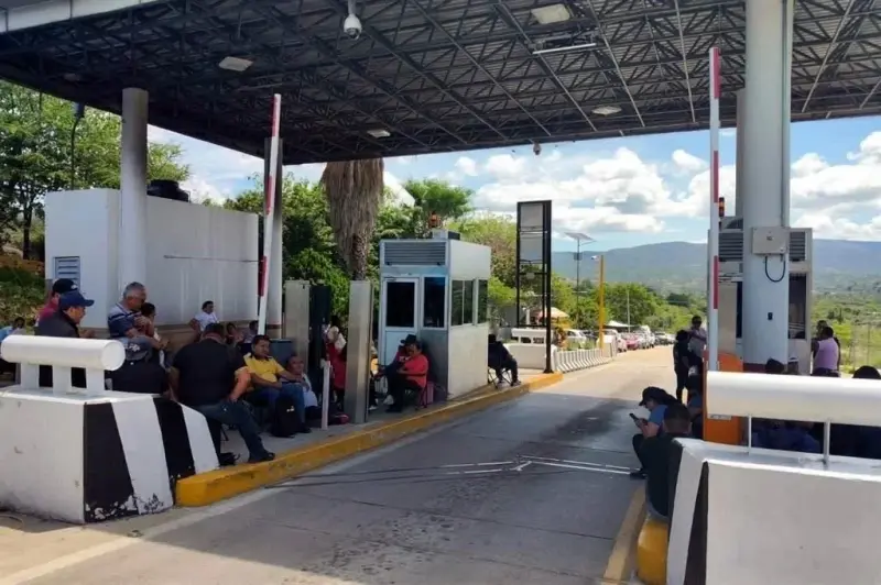 Alarga CNTE-Oaxaca cerco a planta de Pemex; sigue desabasto