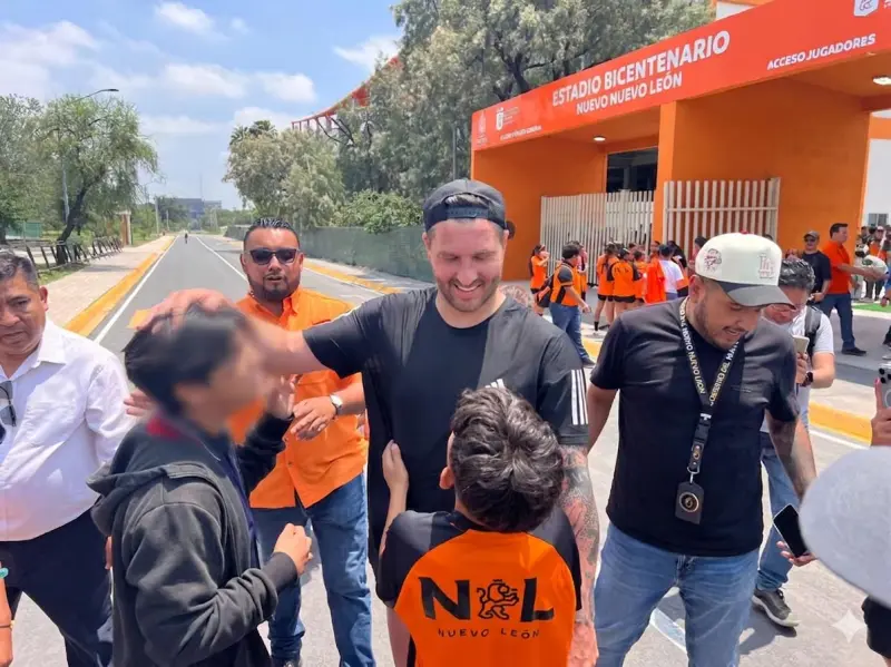 “Soy mexicano, güey”, responde Gignac a triunfo de México en el Mundial