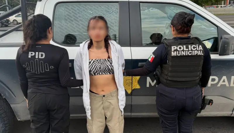Detenida femenina con orden de aprehensión vigente