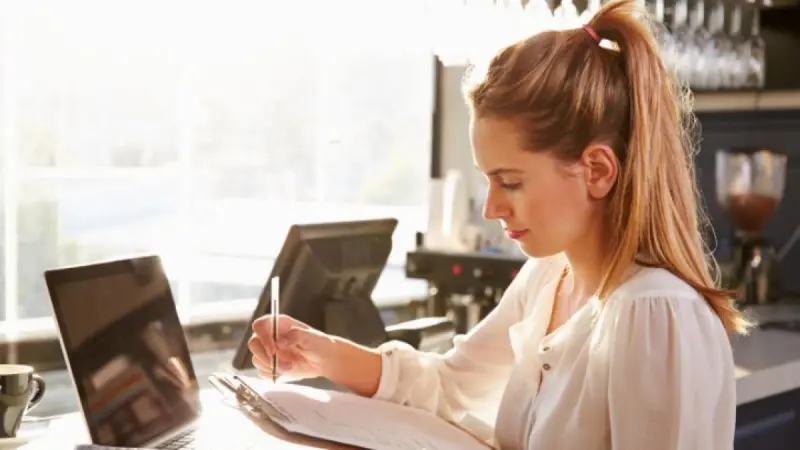 Simón: la startup que convierte manuales en video tipo TikTok para reducir errores laborales