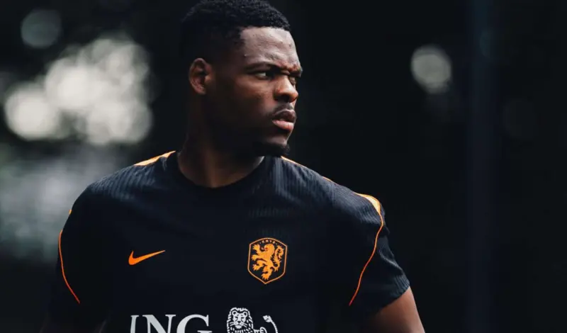 Denzel Dumfries, el lateral total que busca brillar en el Mundial antes de mudarse a España