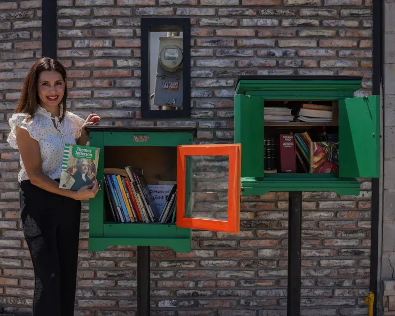 Una idea para sus hijos terminó creando una red de libreros gratuitos en Mexicali; cuatro años después, siguen encontrando lectores