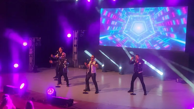 Mercurio revive la nostalgia noventera en Morelia