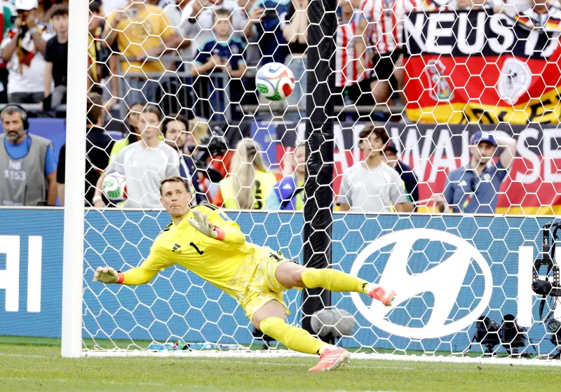 Manuel Neuer igualó el récord negativo de “La Tota” Carbajal al recibir goles en diez partidos consecutivos de Copas del Mundo