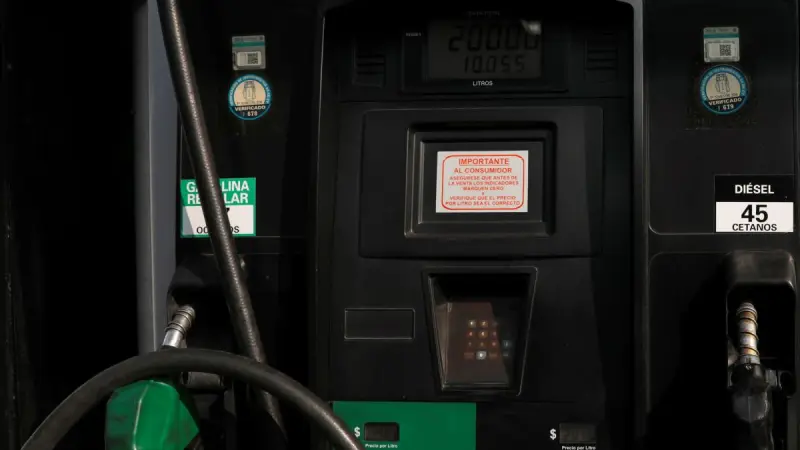 Estímulos fiscales a gasolinas y diésel hilan dos semanas a la baja