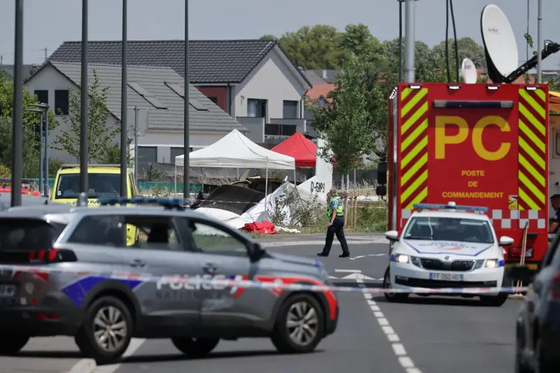 Las autoridades francesas investigan qué provocó la caída de un avión de paracaidismo que dejó 11 muertos cerca de un aeródromo en Tomblaine