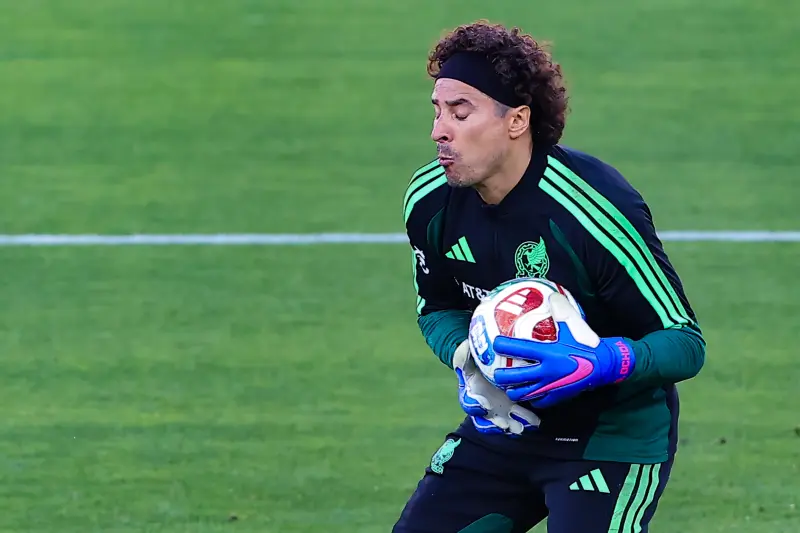 “El equipo es primero”: Histórico de México se opone a titularidad de Ochoa ante Chequia