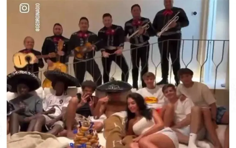 Celebran cumpleaños de Cristiano Ronaldo Jr con mariachi