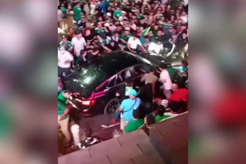 Conductor embiste a 17 personas en celebraciones mundialistas en Cabo San Lucas