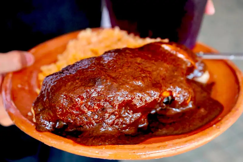 Se despide zona gastronómica y artesanal del Jalo Futbolero