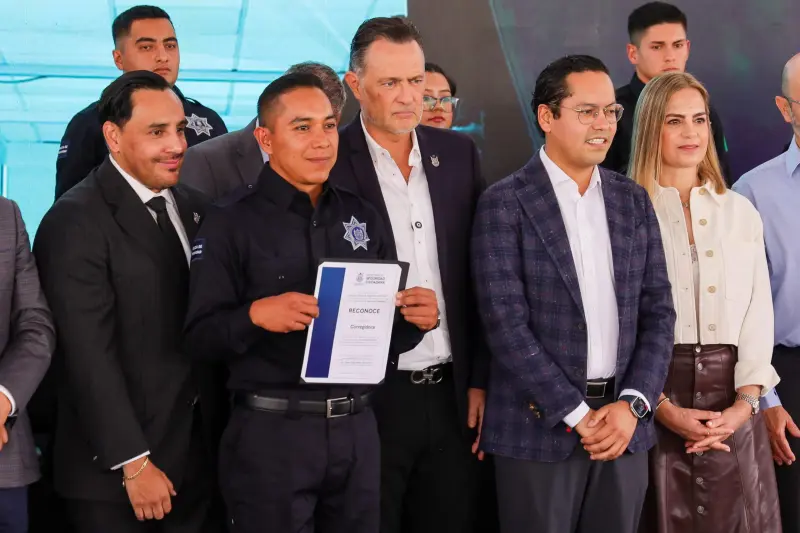 Chepe Guerrero da la bienvenida a 9 nuevos policías que fortalecerán la seguridad en Corregidora